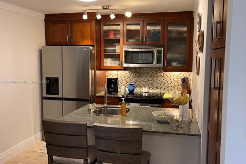 Condo in Hollywood, Florida, 2 bedrooms  № 1938798 - photo 15