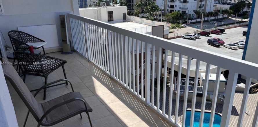 Condo in Hollywood, Florida, 2 bedrooms  № 1938798