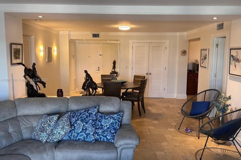 Condo in Hollywood, Florida, 2 bedrooms  № 1938798 - photo 5