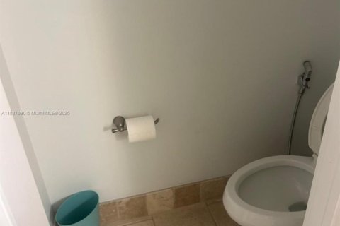 Condo in Hollywood, Florida, 2 bedrooms  № 1938798 - photo 30