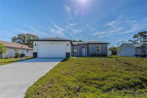 House in Palm Bay, Florida 3 bedrooms, 139.35 sq.m. № 1509920 - photo 1