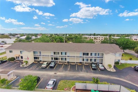 Copropriété à vendre à Punta Gorda, Floride: 2 chambres, 97.18 m2 № 2148573 - photo 5