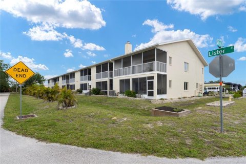 Copropriété à vendre à Punta Gorda, Floride: 2 chambres, 97.18 m2 № 2148573 - photo 3