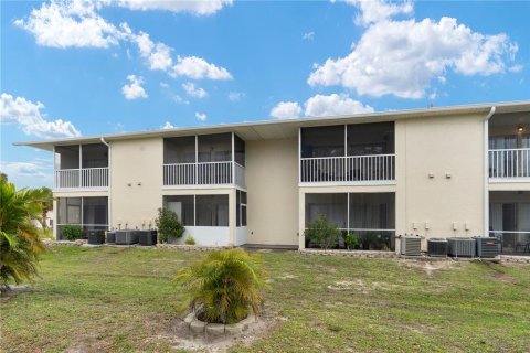 Copropriété à vendre à Punta Gorda, Floride: 2 chambres, 97.18 m2 № 2148573 - photo 6