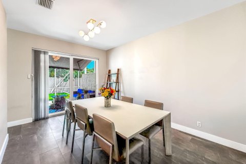 Villa ou maison à vendre à Boca Raton, Floride: 4 chambres, 248.23 m2 № 2394774 - photo 2