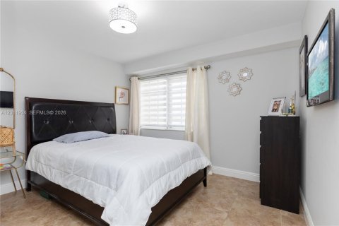 Condo in Cutler Bay, Florida, 1 bedroom № 2076351 - photo 5