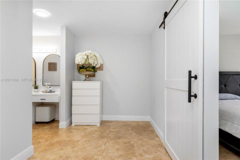 Condo in Cutler Bay, Florida, 1 bedroom № 2076351 - photo 6