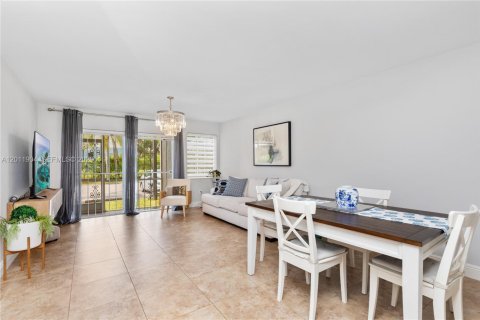 Condo in Cutler Bay, Florida, 1 bedroom № 2076351