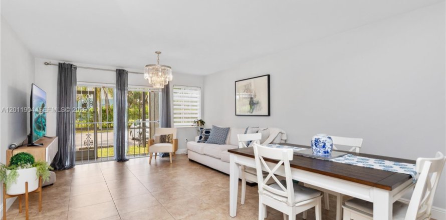 Condo in Cutler Bay, Florida, 1 bedroom № 2076351