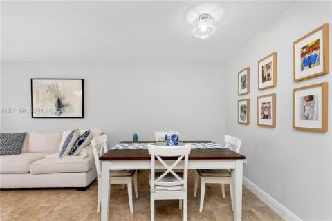 Condo in Cutler Bay, Florida, 1 bedroom № 2076351 - photo 10