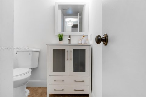 Condo in Cutler Bay, Florida, 1 bedroom № 2076351 - photo 12