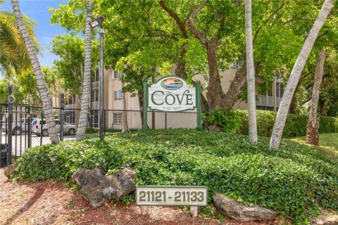 Condo in Cutler Bay, Florida, 1 bedroom № 2076351 - photo 17
