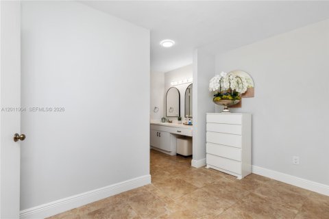 Condo in Cutler Bay, Florida, 1 bedroom № 2076351 - photo 7