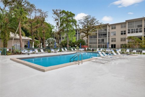 Condo in Lauderdale Lakes, Florida, 2 bedrooms  № 2392667 - photo 28
