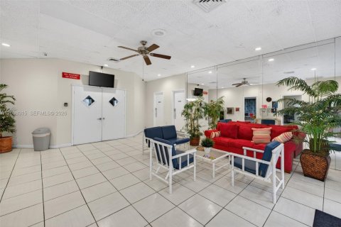 Condo in Lauderdale Lakes, Florida, 2 bedrooms  № 2392667 - photo 23