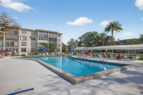 Condo in Lauderdale Lakes, Florida, 2 bedrooms  № 2392667 - photo 29