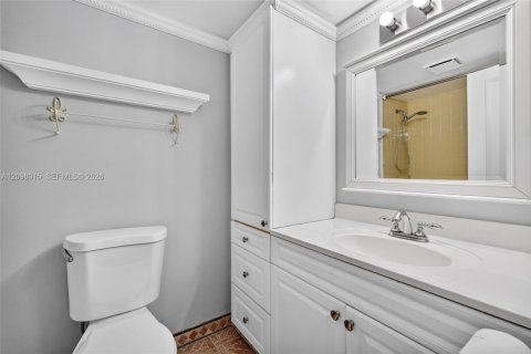 Condo in Lauderdale Lakes, Florida, 2 bedrooms  № 2392667 - photo 16