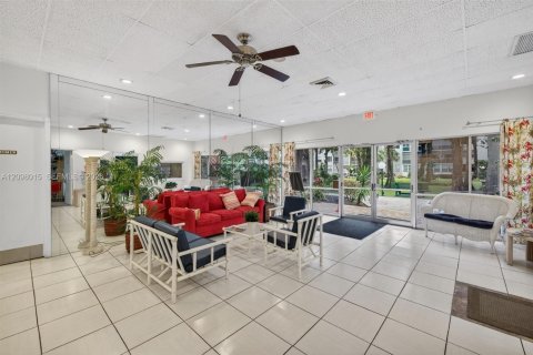Condo in Lauderdale Lakes, Florida, 2 bedrooms  № 2392667 - photo 24