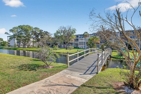 Condo in Lauderdale Lakes, Florida, 2 bedrooms  № 2392667 - photo 4