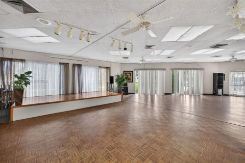 Condo in Lauderdale Lakes, Florida, 2 bedrooms  № 2392667 - photo 26