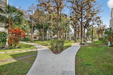 Condo in Lauderdale Lakes, Florida, 2 bedrooms  № 2392667 - photo 21