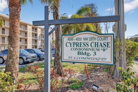 Condo in Lauderdale Lakes, Florida, 2 bedrooms  № 2392667 - photo 20