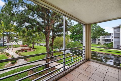 Condo in Lauderdale Lakes, Florida, 2 bedrooms  № 2392667 - photo 8