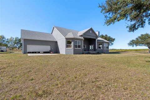 House in Lake Alfred, Florida 4 bedrooms, 248.61 sq.m. № 2217915 - photo 2