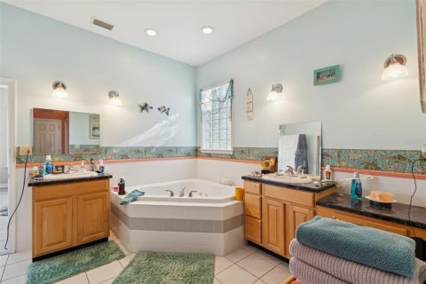 House in Lake Alfred, Florida 4 bedrooms, 248.61 sq.m. № 2217915 - photo 23