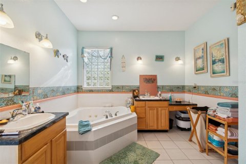 House in Lake Alfred, Florida 4 bedrooms, 248.61 sq.m. № 2217915 - photo 22