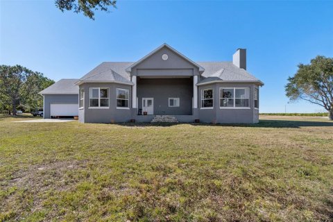 House in Lake Alfred, Florida 4 bedrooms, 248.61 sq.m. № 2217915 - photo 3