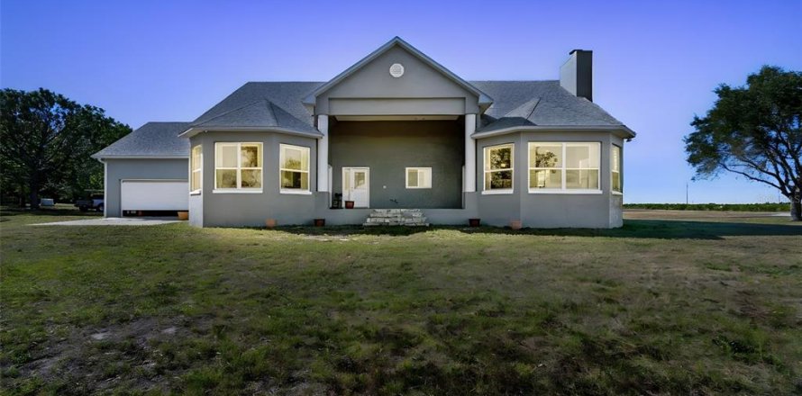 House in Lake Alfred, Florida 4 bedrooms, 248.61 sq.m. № 2217915