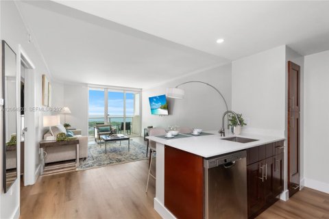 Condo in Miami, Florida, 1 bedroom  № 2279213 - photo 21