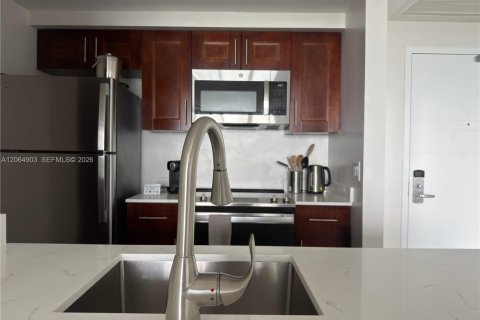 Condo in Miami, Florida, 1 bedroom  № 2279213 - photo 9