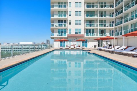 Condo in Miami, Florida, 1 bedroom  № 2279213 - photo 13