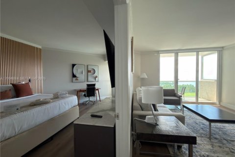 Condo in Miami, Florida, 1 bedroom  № 2279213 - photo 2