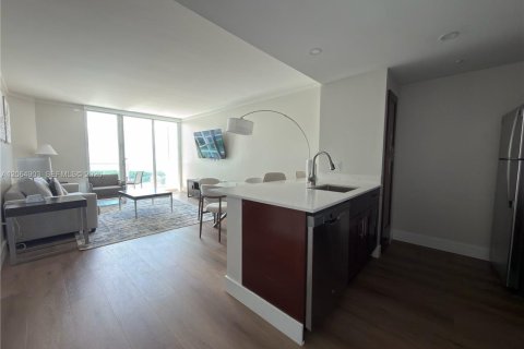 Condo in Miami, Florida, 1 bedroom  № 2279213 - photo 11