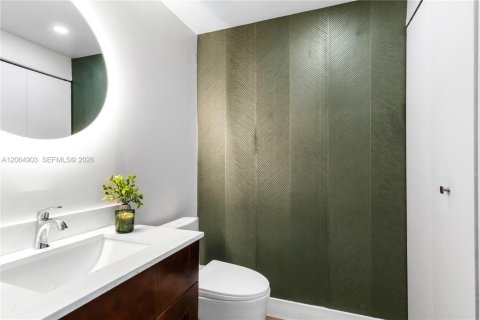 Condo in Miami, Florida, 1 bedroom  № 2279213 - photo 25