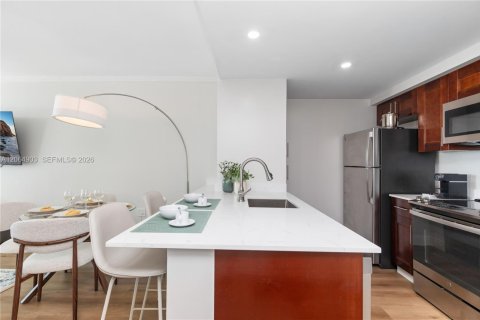 Condo in Miami, Florida, 1 bedroom  № 2279213 - photo 24