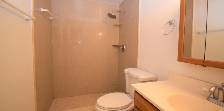 Condo in Lake Worth, Florida, 2 bedrooms № 1216291