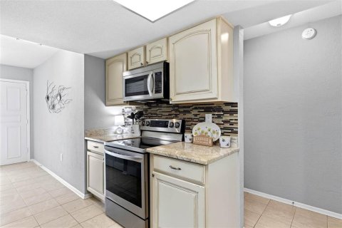 Villa ou maison à vendre à Palm Harbor, Floride: 2 chambres, 137.68 m2 № 2399419 - photo 11