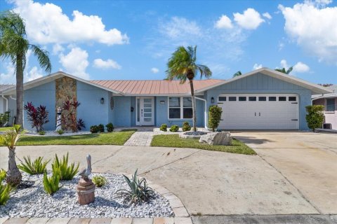 House in New Port Richey, Florida 3 bedrooms, 230.3 sq.m. № 2429461