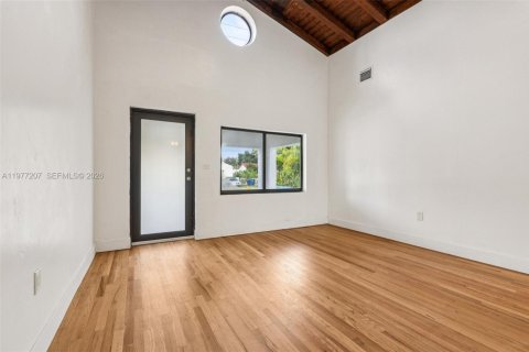 House in Miami, Florida 5 bedrooms, 206.8 sq.m. № 2040898 - photo 8