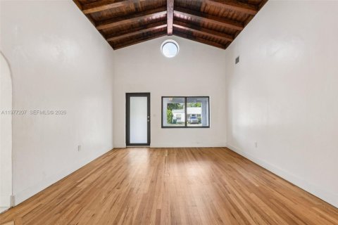 House in Miami, Florida 5 bedrooms, 206.8 sq.m. № 2040898 - photo 9