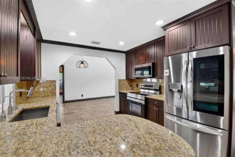 House in Wellington, Florida 3 bedrooms, 180.04 sq.m. № 2030839 - photo 12