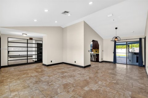 House in Wellington, Florida 3 bedrooms, 180.04 sq.m. № 2030839 - photo 8