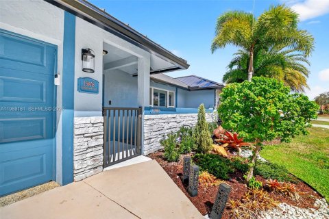 House in Wellington, Florida 3 bedrooms, 180.04 sq.m. № 2030839 - photo 3