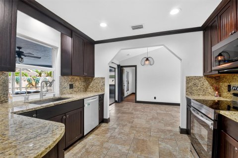 House in Wellington, Florida 3 bedrooms, 180.04 sq.m. № 2030839 - photo 11