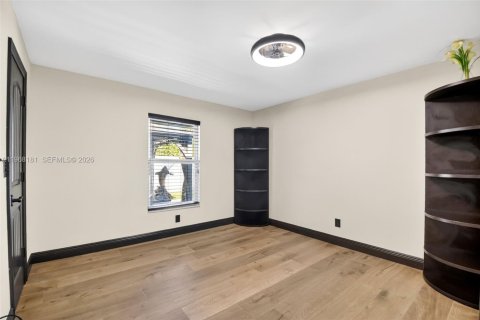 House in Wellington, Florida 3 bedrooms, 180.04 sq.m. № 2030839 - photo 23