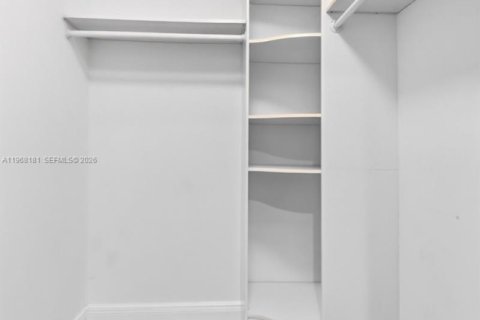 House in Wellington, Florida 3 bedrooms, 180.04 sq.m. № 2030839 - photo 20